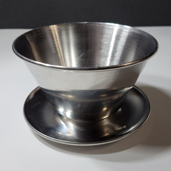 Stainless Steel Footed Gravy Bowl - Picture 1 of 10